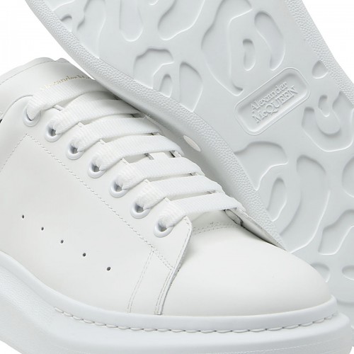 WHITE AND BLACK LEATHER OVERSIZED SNEAKERS