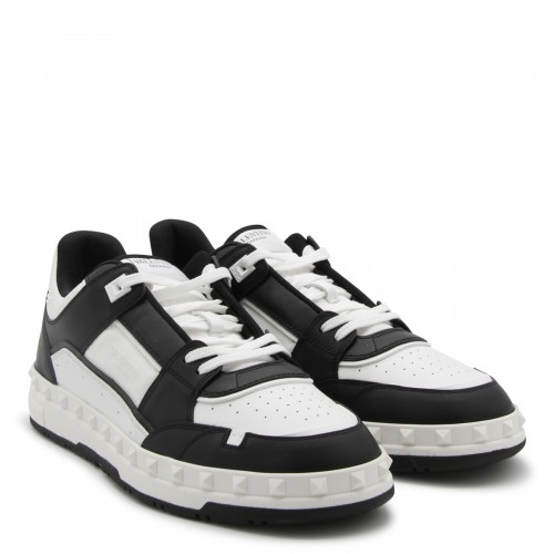 BLACK AND WHITE LEATHER SNEAKERS