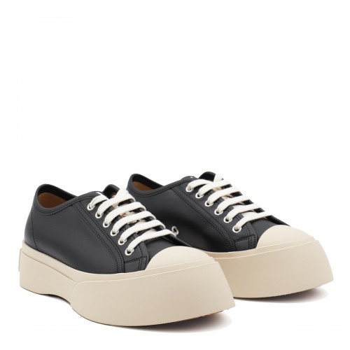 BLACK SNEAKERS 2