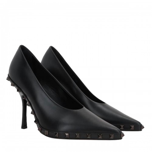 BLACK LEATHER ROCKSTUD PUMPS