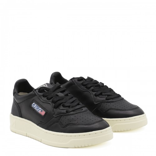 BLACK SNEAKERS 2
