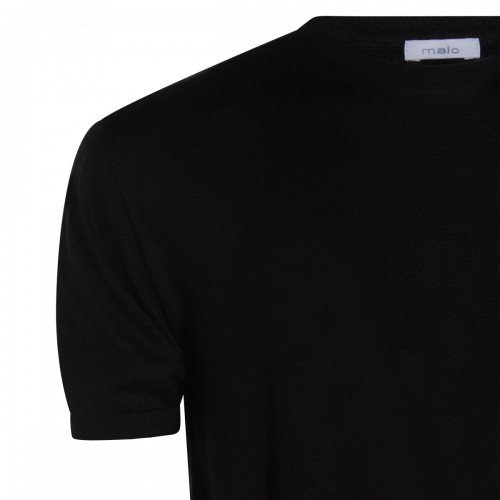 BLACK T-SHIRT