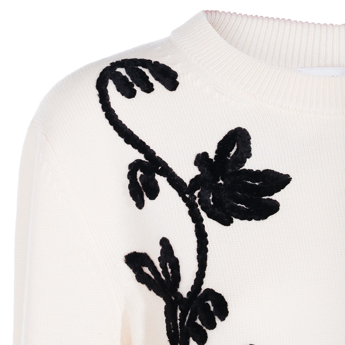 WHITE WOOL KNITWEAR