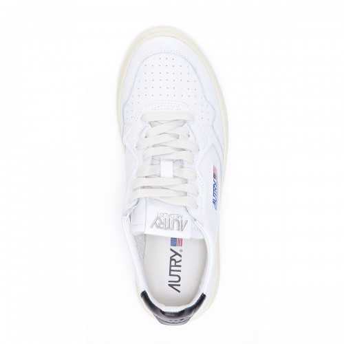 WHITE AND BLACK LEATHER MEDALIST LOW SNEAKERS