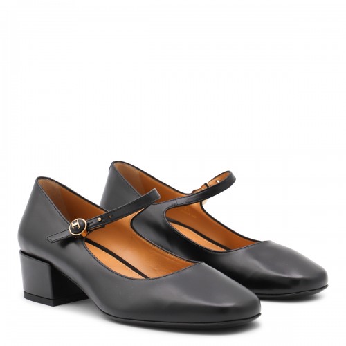 BLACK LEATHER PUMPS