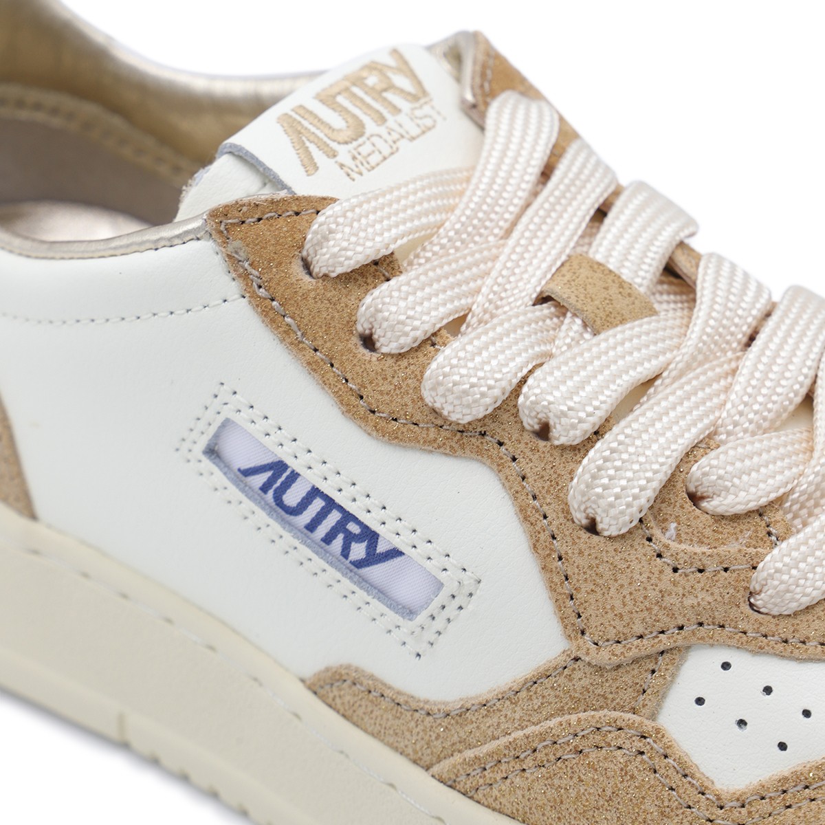 WHITE AND BEIGE LEATHER MEDALIST LOW... WHITE AND BEIGE LEATHER MEDALIST LOW...