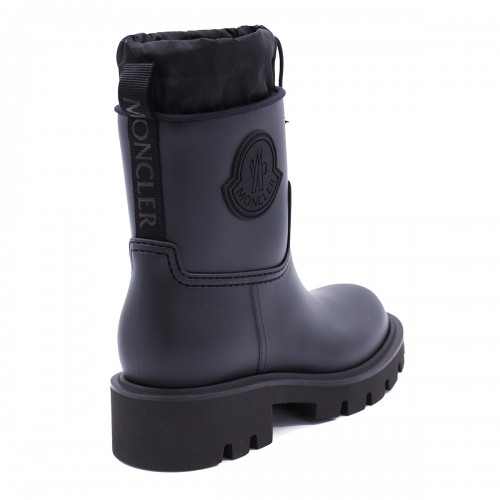 BLACK BOOTS
