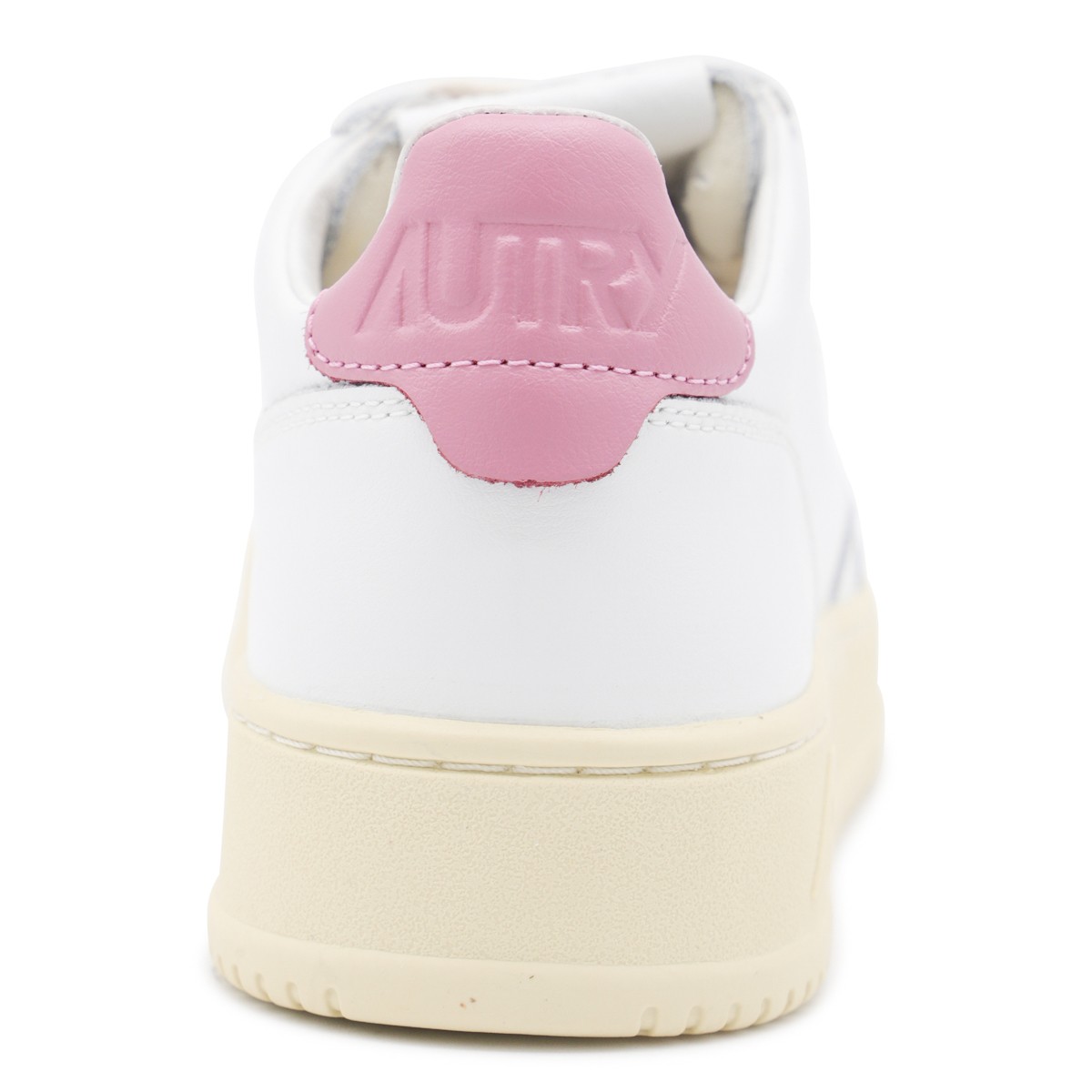 WHITE AND PINK LEATHER MEDALIST LOW... WHITE AND PINK LEATHER MEDALIST LOW...