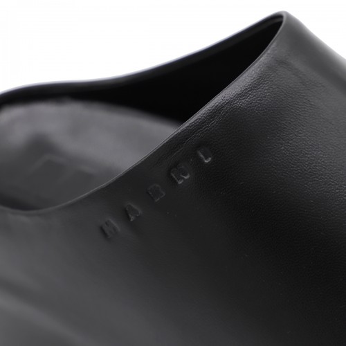 BLACK LEATHER SANDALS