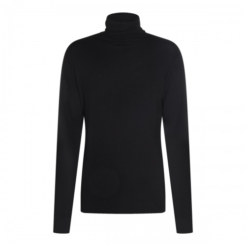 BLACK T-SHIRT