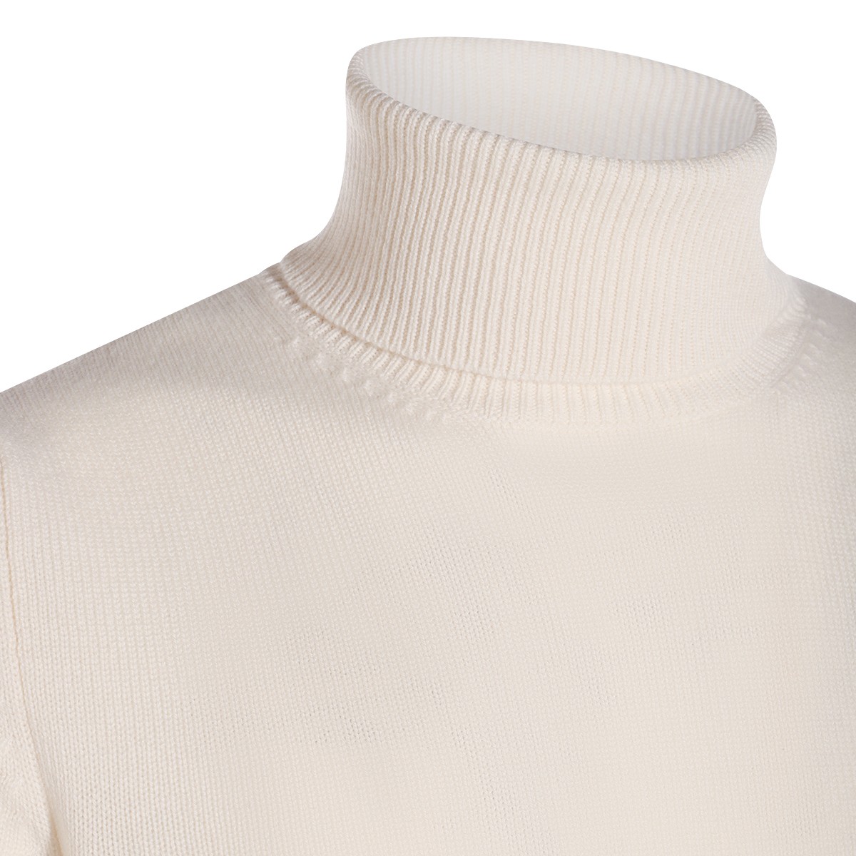 WHITE CASHMERE KNITWEAR