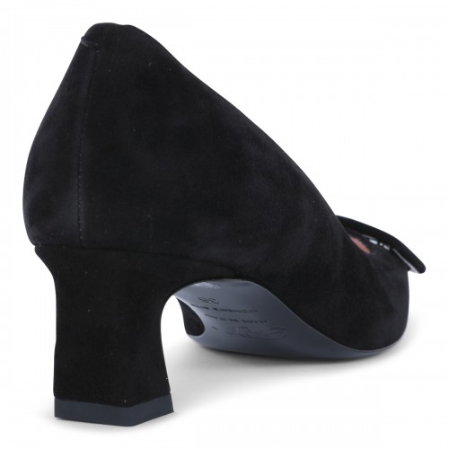 BLACK LEATHER TROMPETTE PUMPS