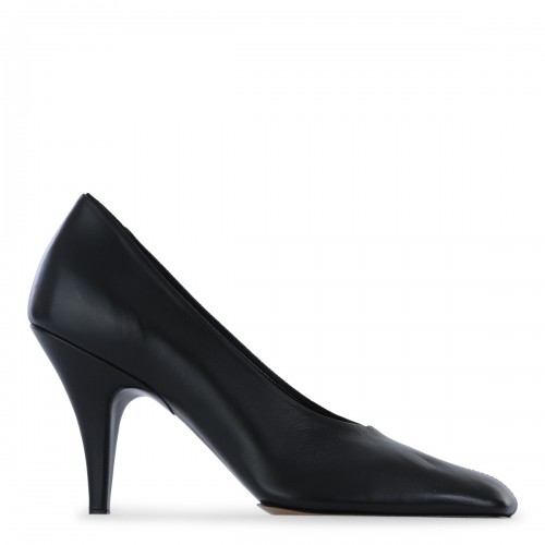 BLACK LEATHER PUMPS
