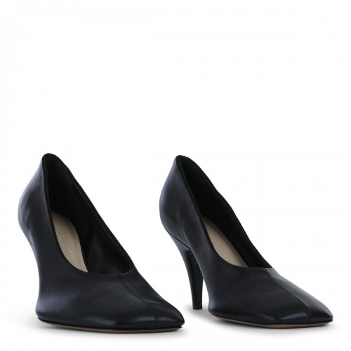BLACK LEATHER PUMPS