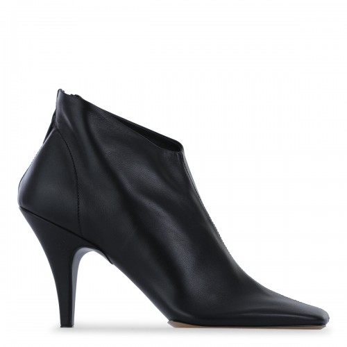 BLACK LEATHER BOOTS