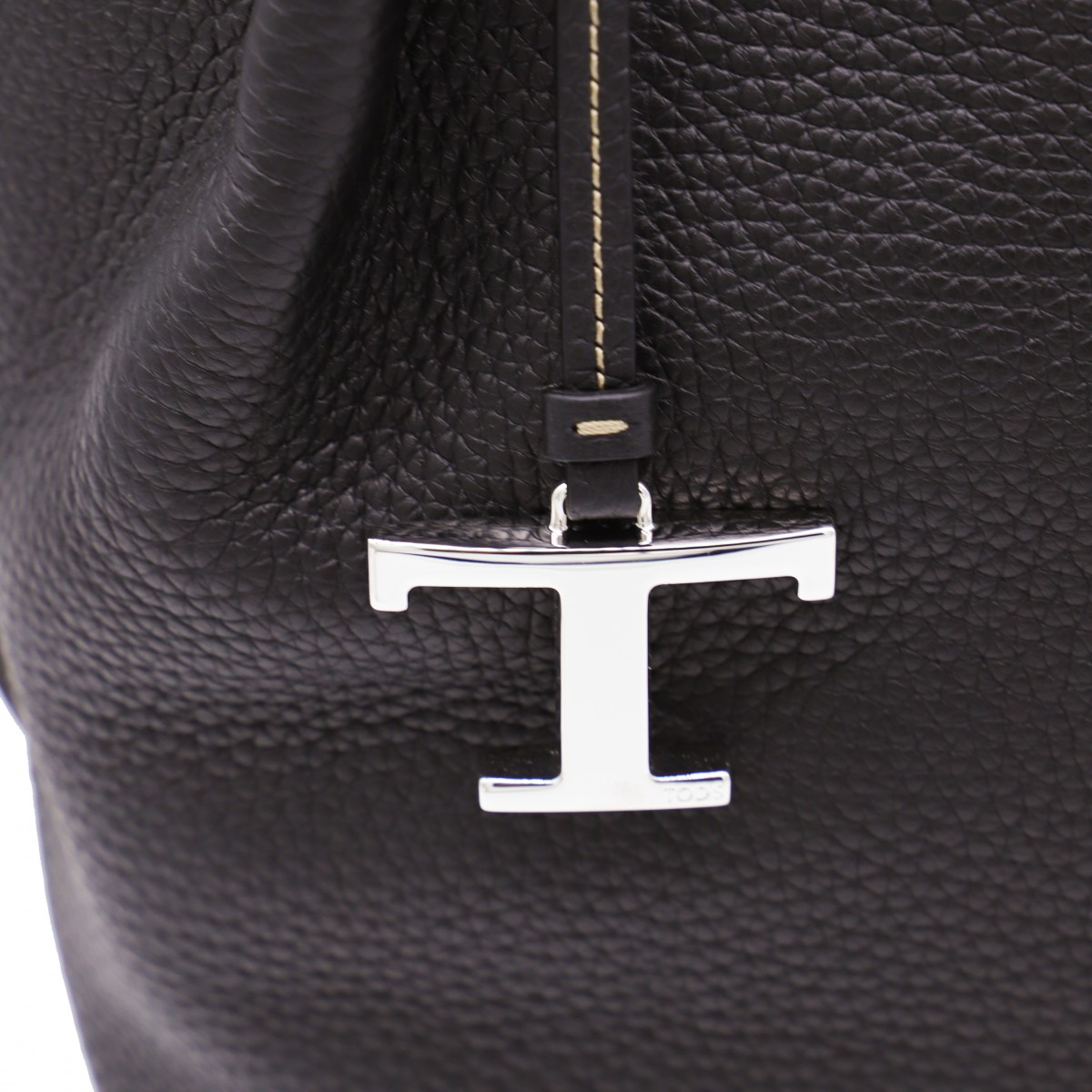 BLACK LEATHER BUZ TOTES