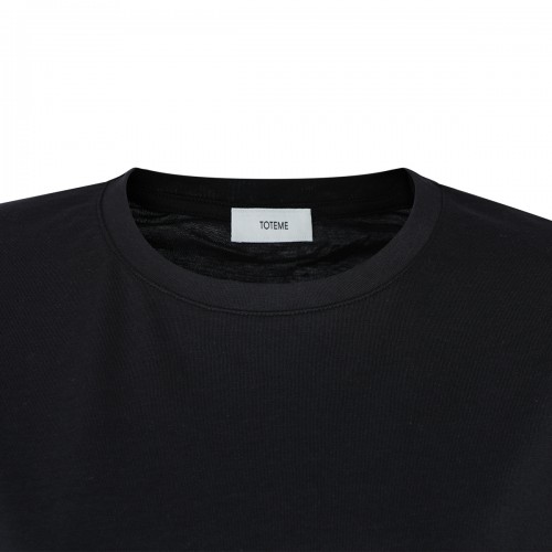 BLACK T-SHIRT