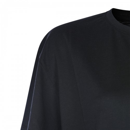 BLACK T-SHIRT