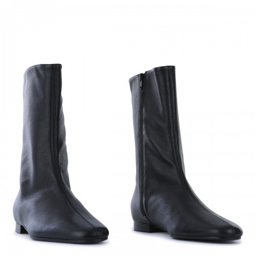 BLACK LEATHER BOOTS