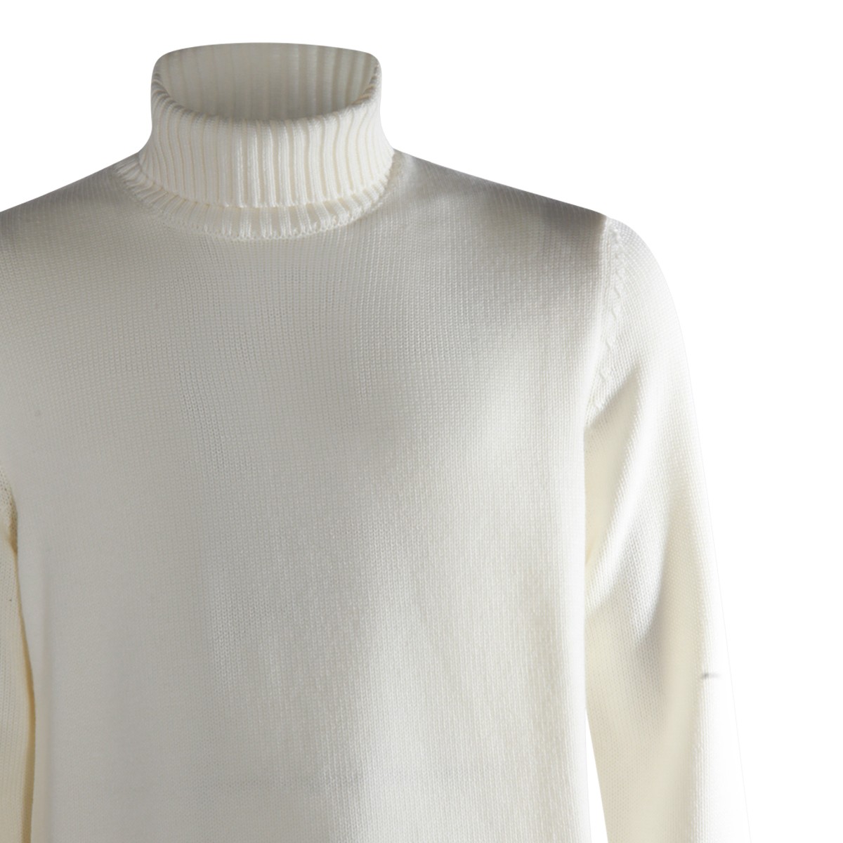 WHITE WOOL KNITWEAR WHITE WOOL KNITWEAR