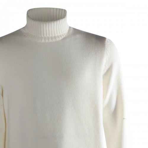 WHITE WOOL KNITWEAR