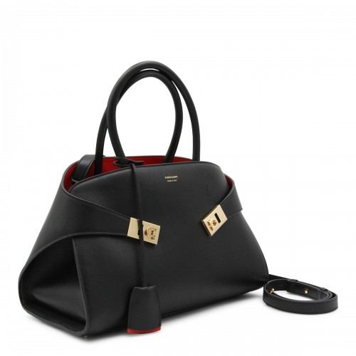 BLACK LEATHER HUG S SHOULDER BAG