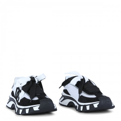 WHITE AND BLACK SNEAKERS 2