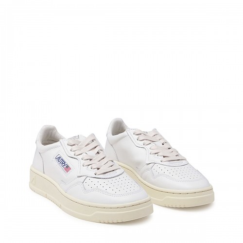 WHITE LEATHER MEDALISR LOW SNEAKERS