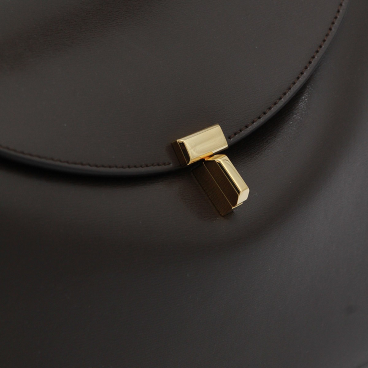 BROWN LEATHER T-LOCK TOP HANDLE BAG