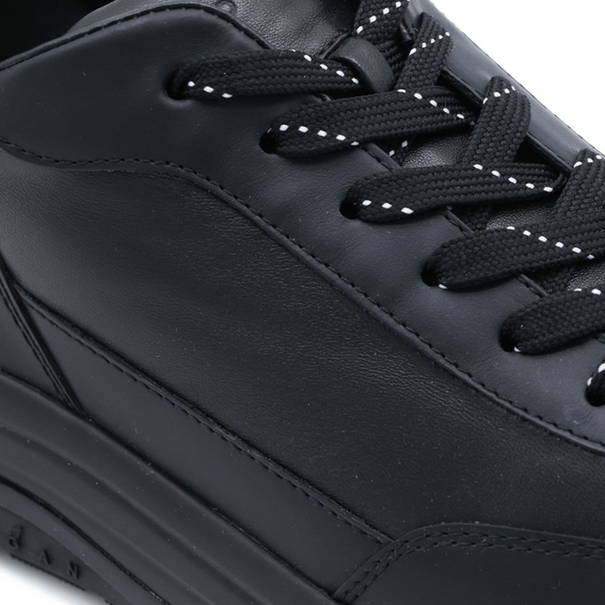 BLACK LEATHER SNEAKERS