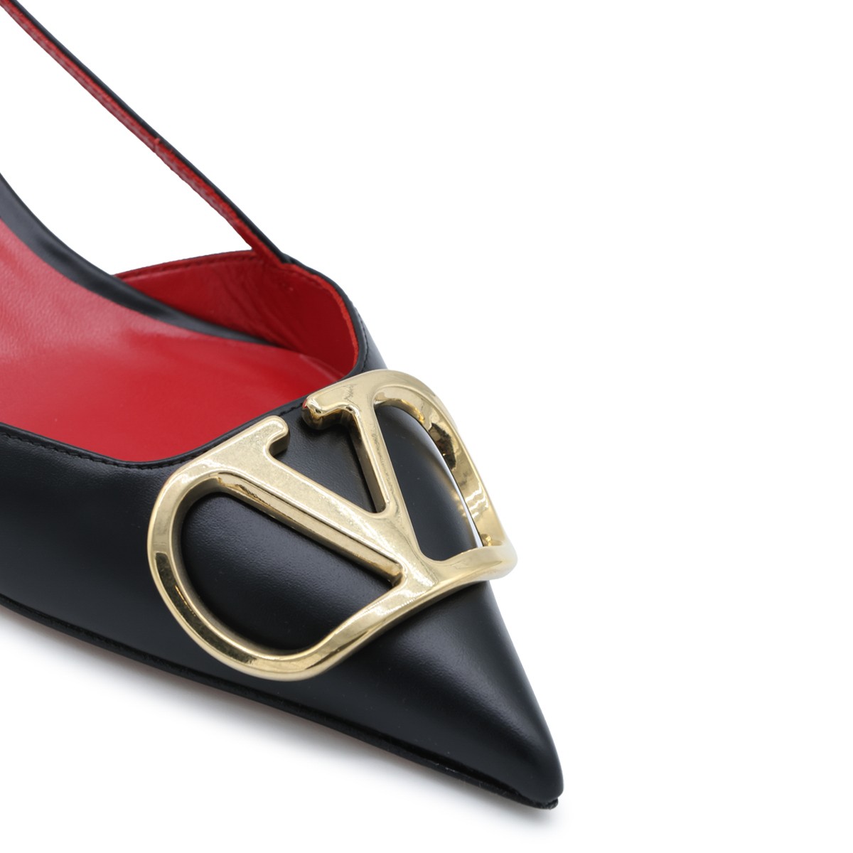 BLACK LEATHER PUMPS