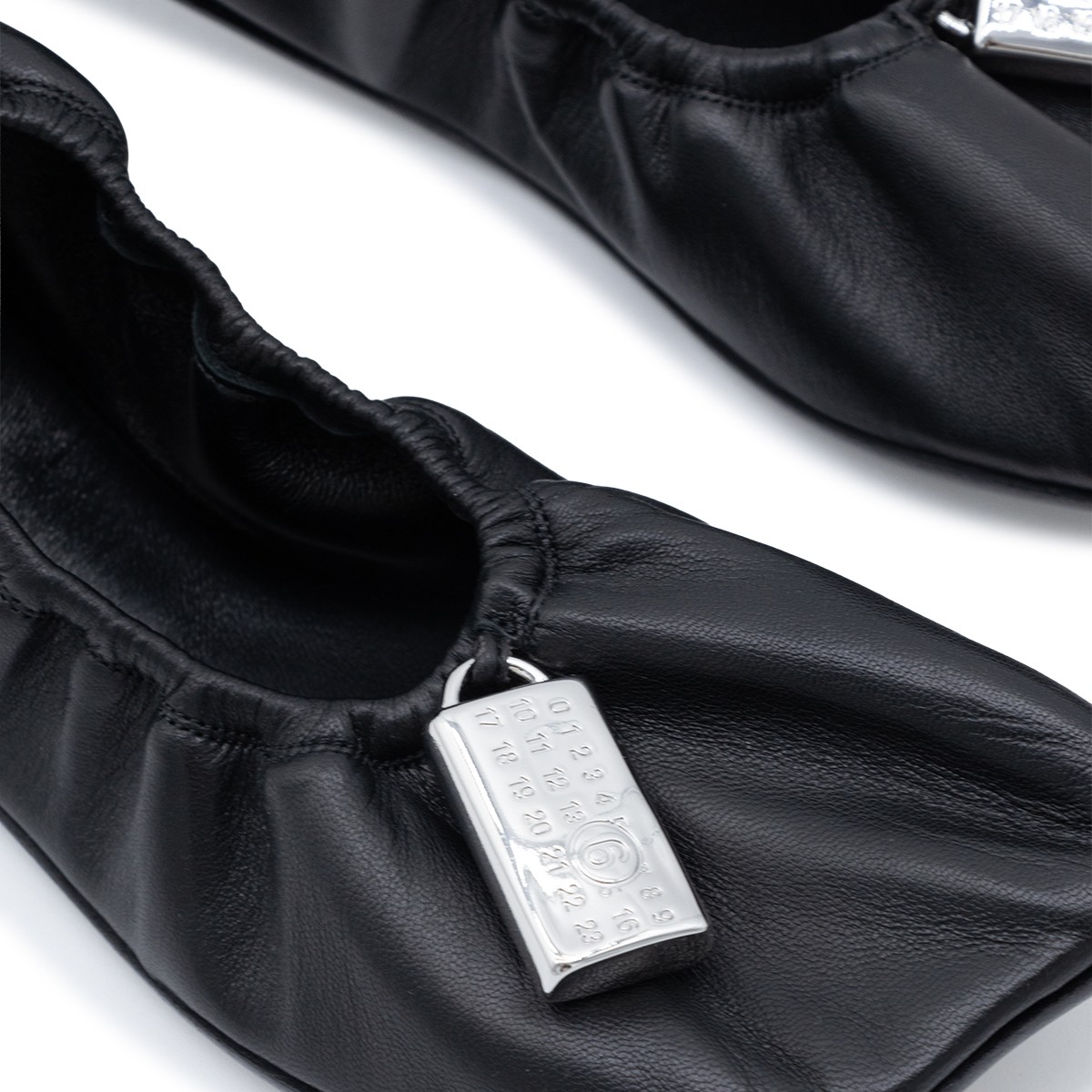 BLACK LEATHER BALLET FLATS