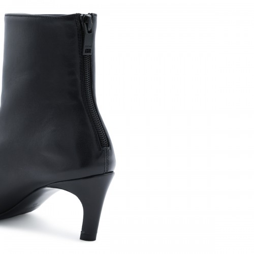 BLACK LEATHER BOOTS