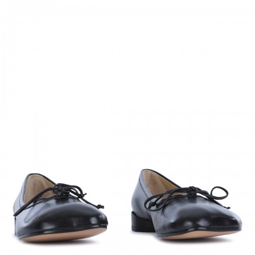 BLACK LEATHER BALLET FLATS