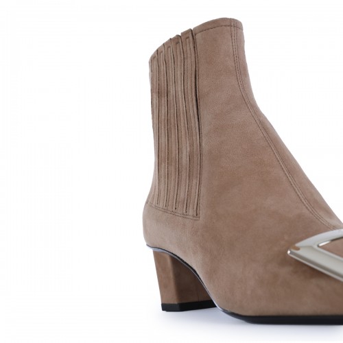 LIGHT BEIGE SUEDE BUCKLE CHELSEA BOOTS