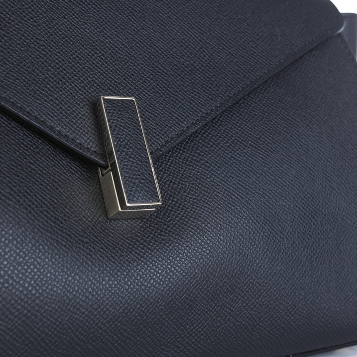 BLACK LEATHER ISIDE EDITOR TOP HANDLE...