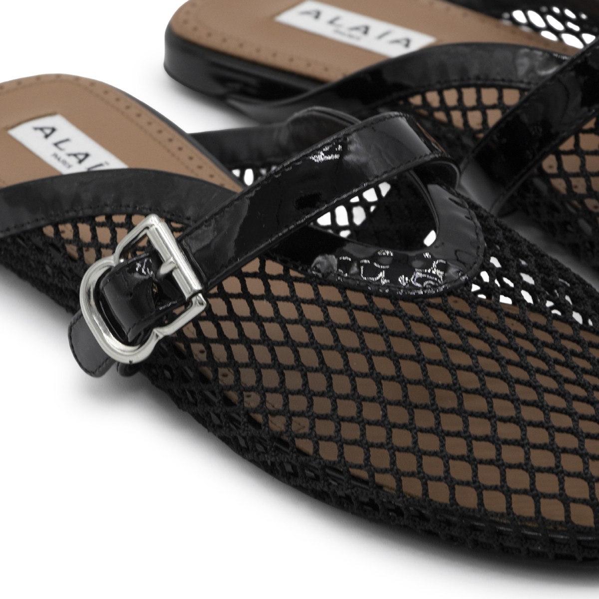 BLACK FLATS