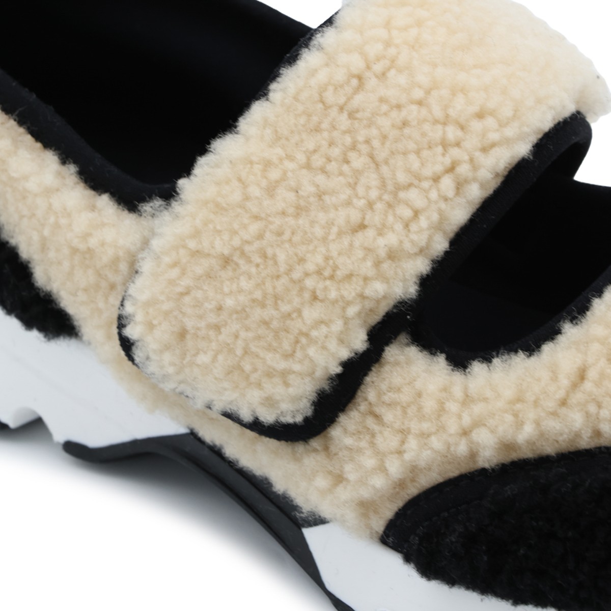 BEIGE AND BLACK SHEARLING FLATS