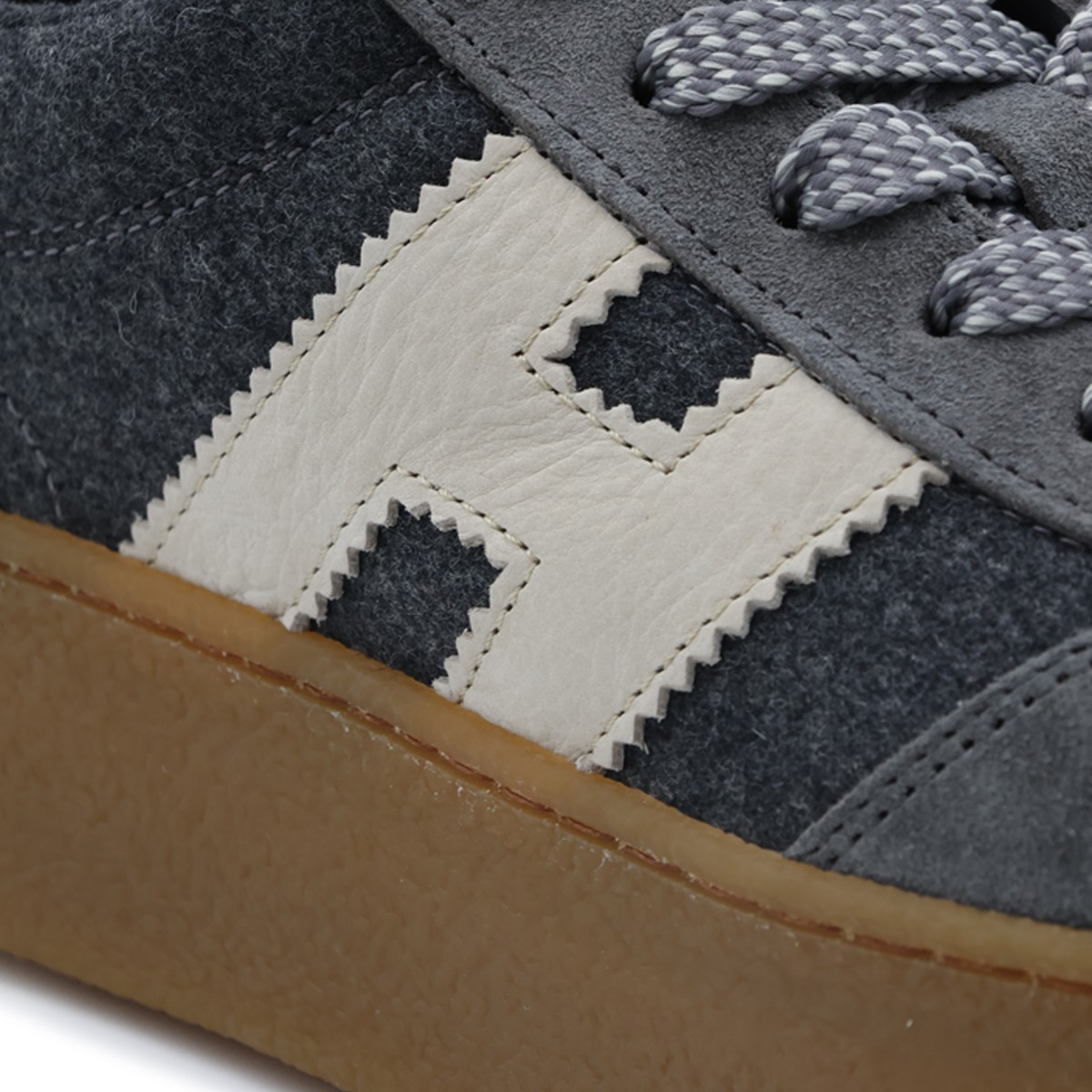 GREY LEATHER SNEAKERS