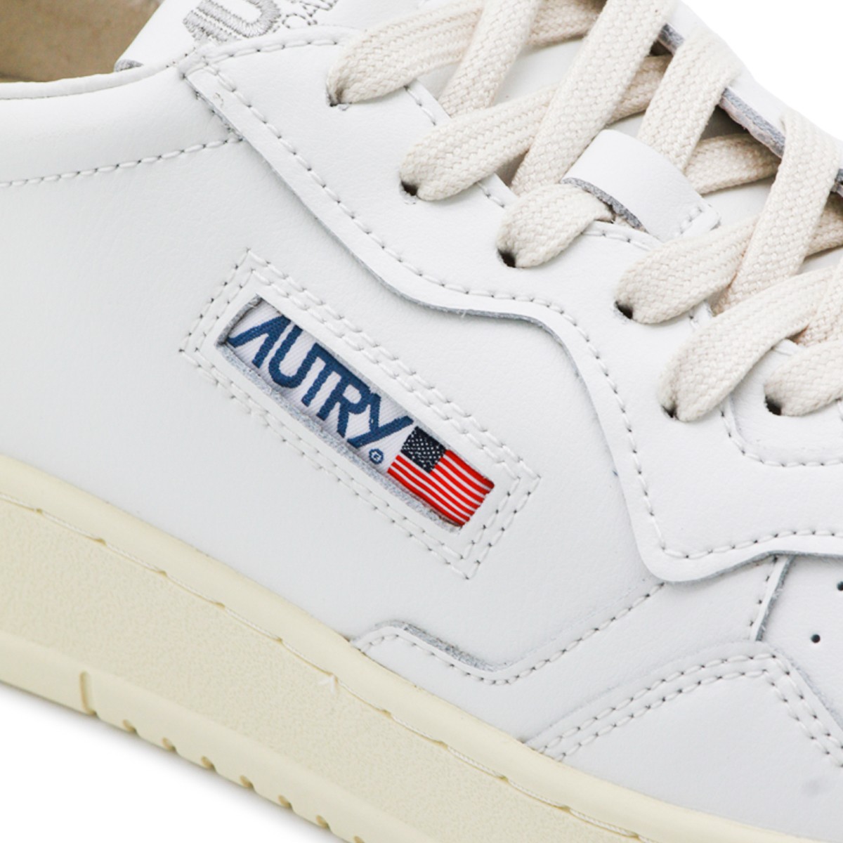 WHITE AND BLUE LEATHER MEDALIST SNEAKERS