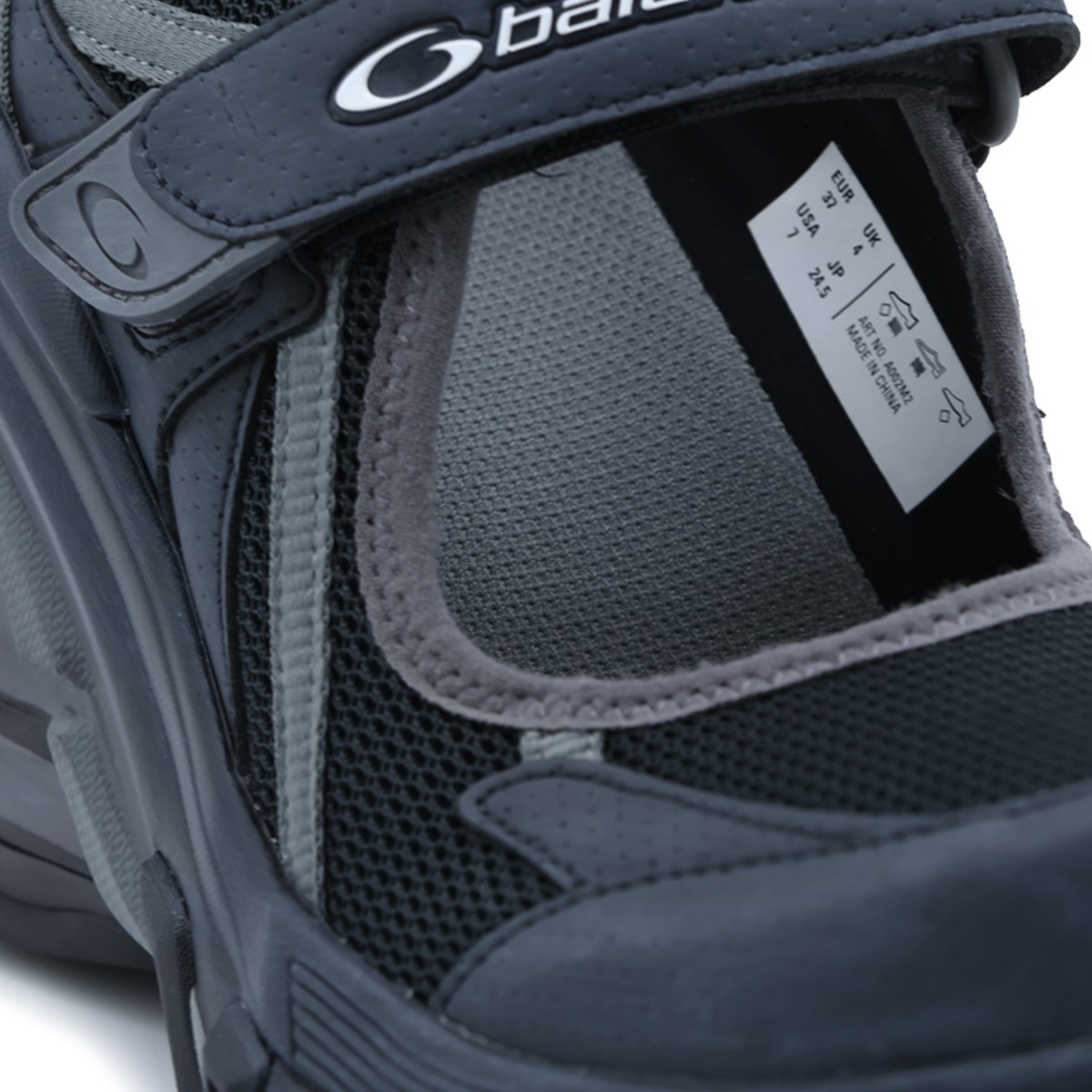 BLACK HYDRA SNEAKERS